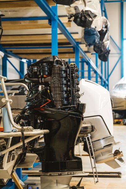 Mitä moottorimerkkejä Venehotellissa huolletaan?